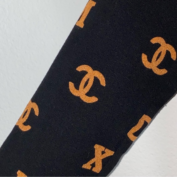 2 S Custo Barcelona Chanel Logo Black Bronze Long Sleeve V Neck Tee Shirt Top - Picture 7 of 12